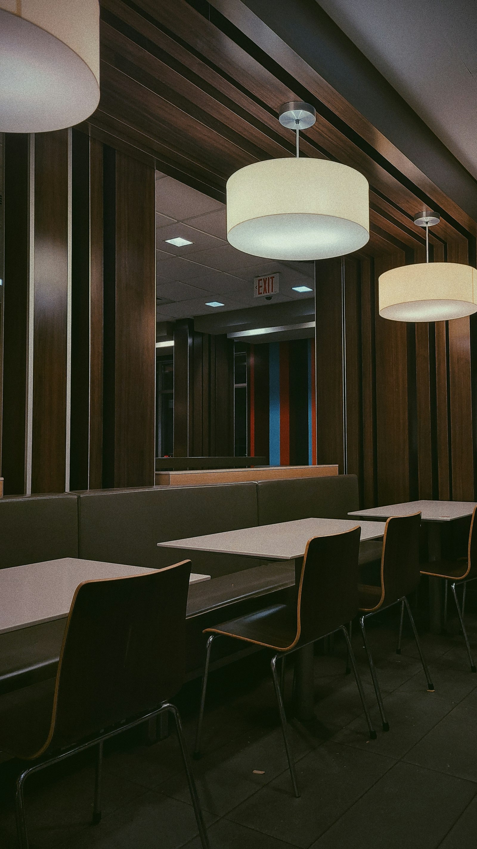 La salle du restaurant, tamisée et chaleureuse